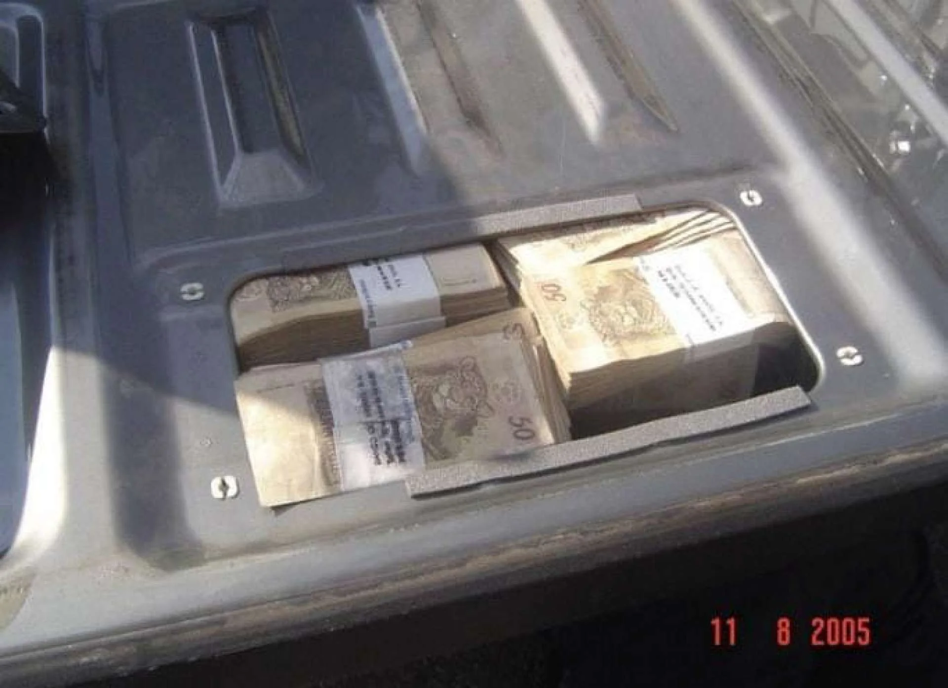 Stolen R$50 notes recovered from a concealed vehicle compartment
