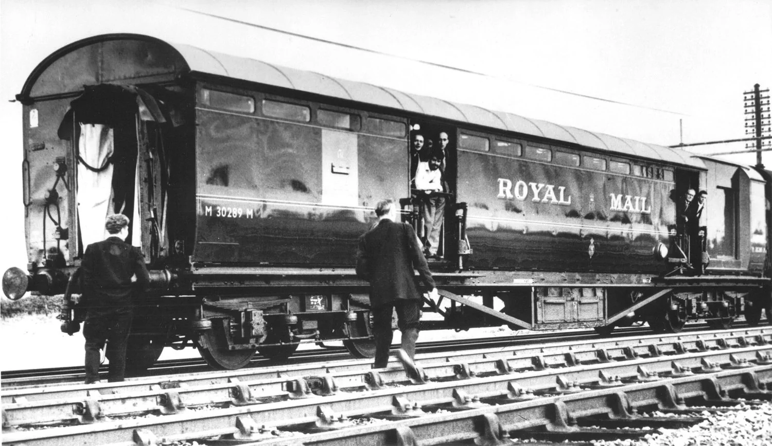 The uncoupled Glasgow-to-London mail coaches after the robbery