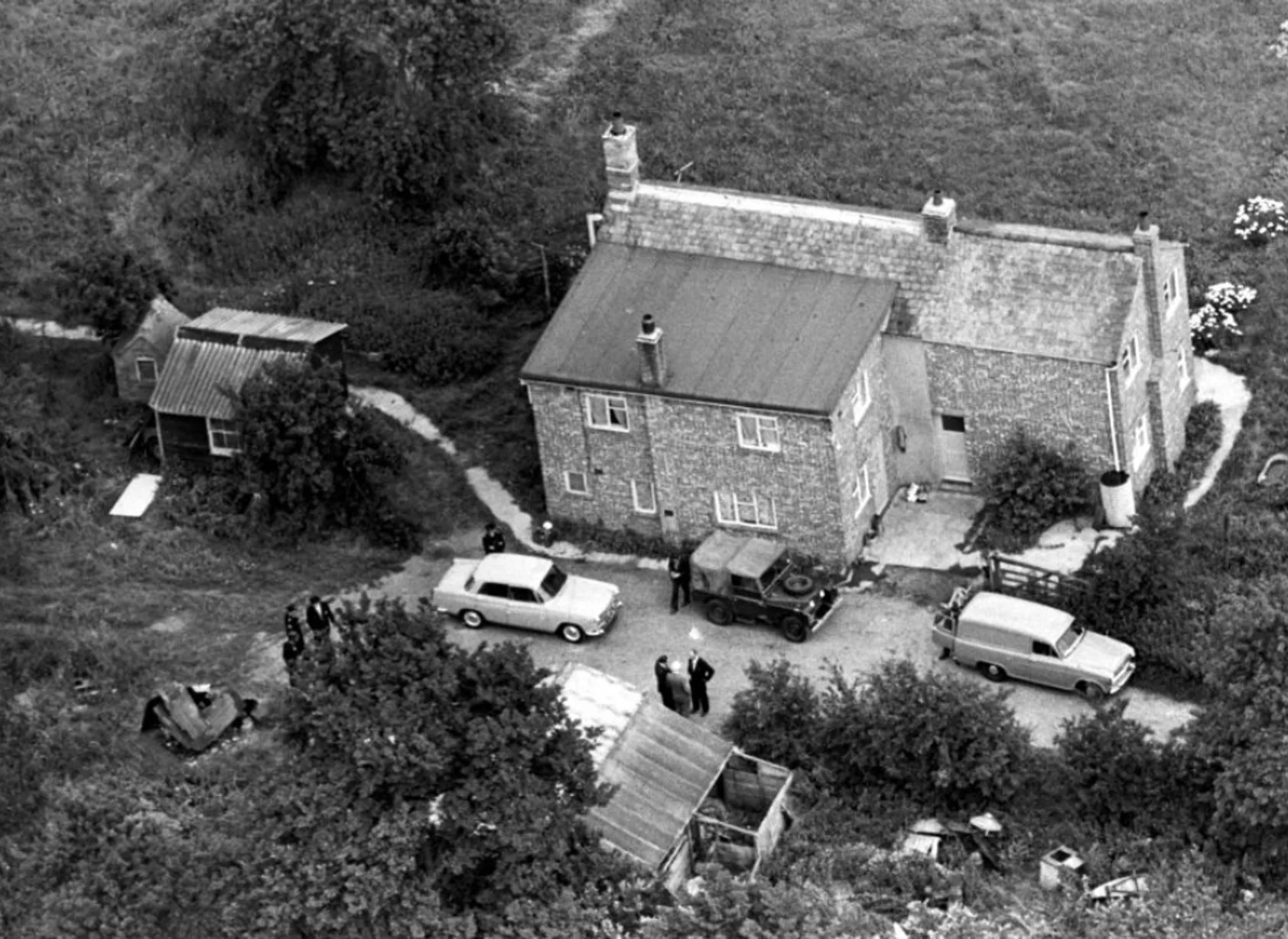 Leatherslade Farm and police vehicles after discovery of the hideout