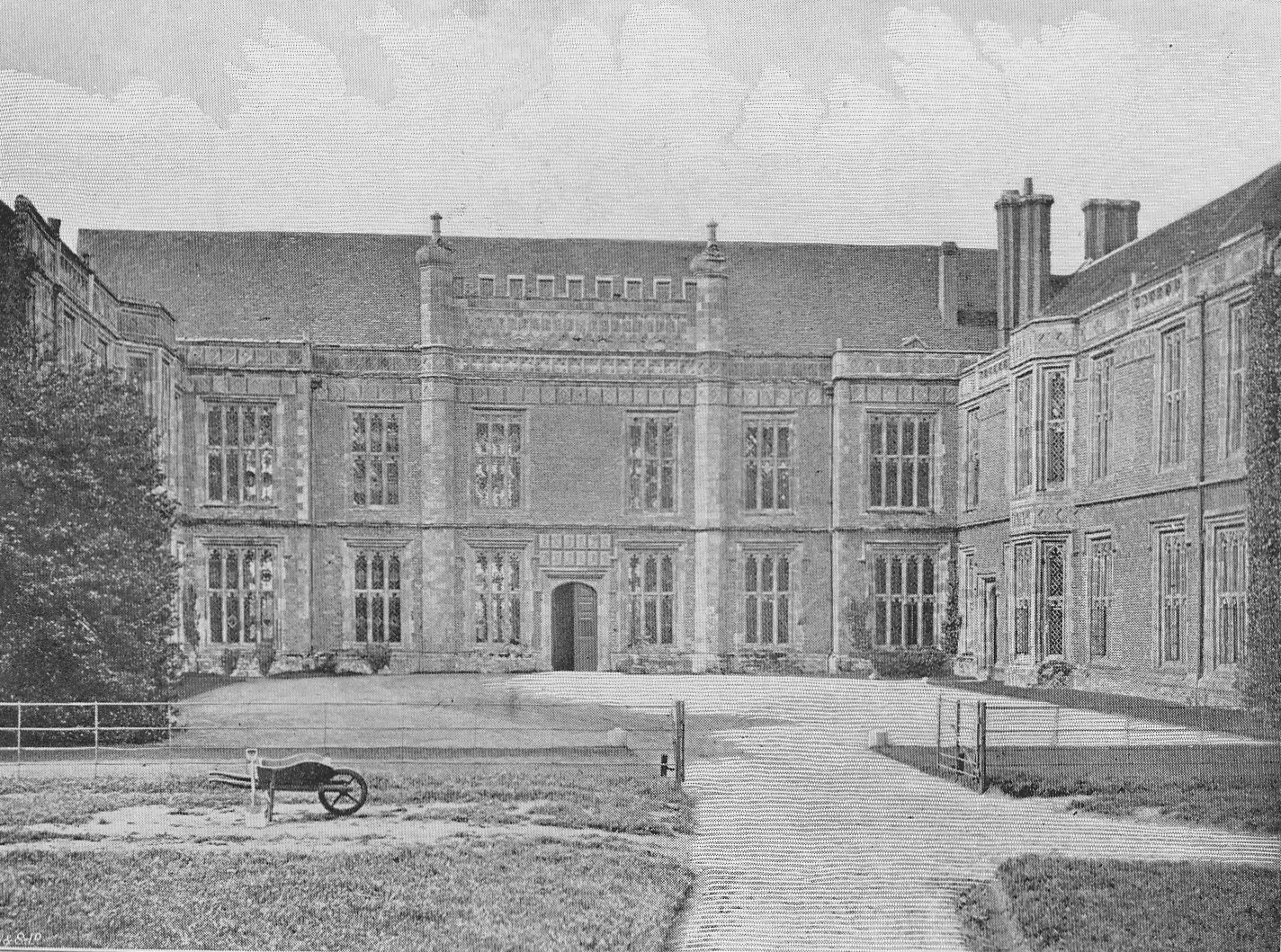 Sutton Place before Getty's ownership